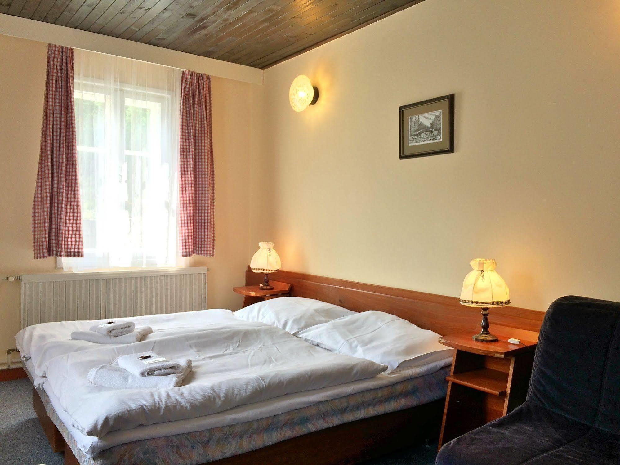Lomnice Hotel & Restaurant Шпиндлерув-Млин Экстерьер фото